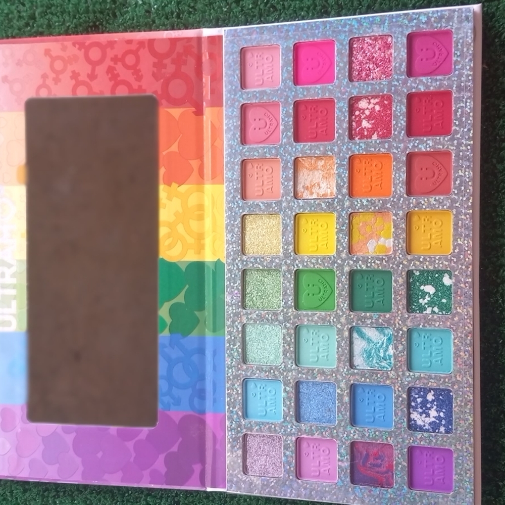 Love Pride shadow palette